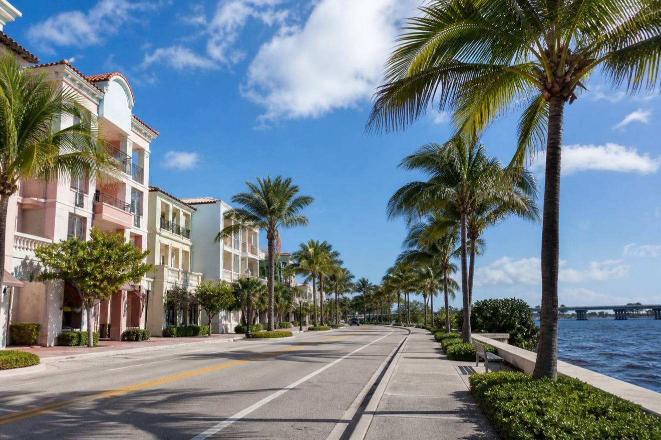 Streetscape and business district in Boynton Beach, Florida